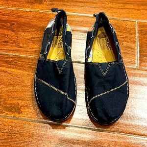 Bobs women size 7. Like new. Navy Blue